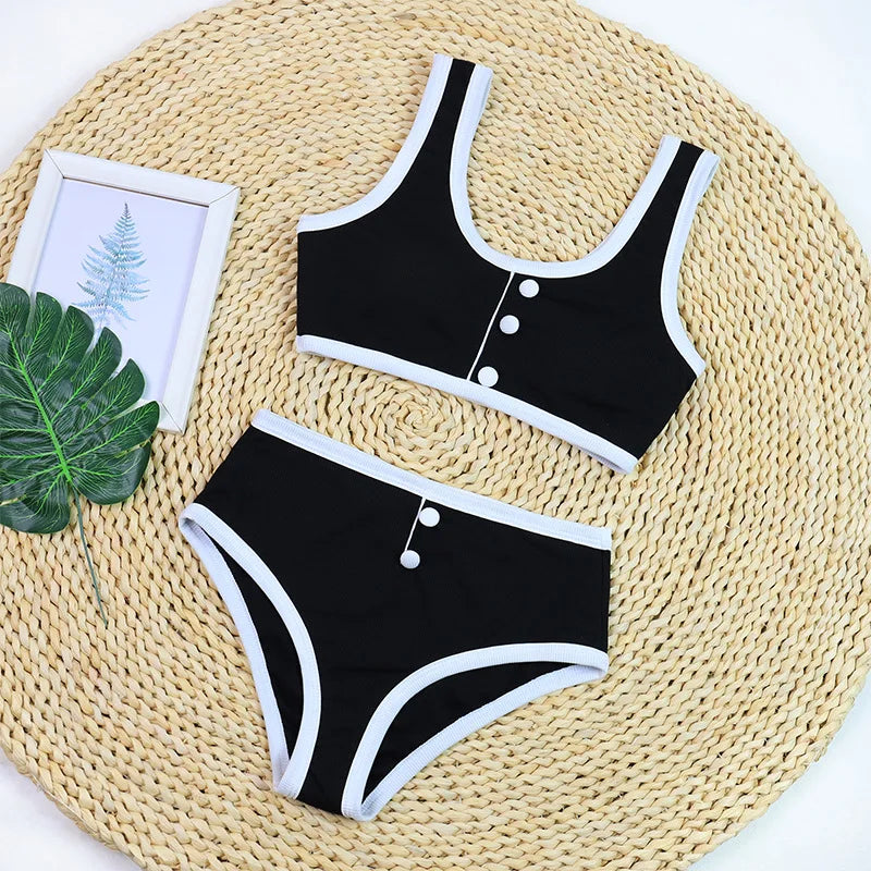 Bikini Due Pezzi – Stile Minimal Bianco e Nero e Elegante