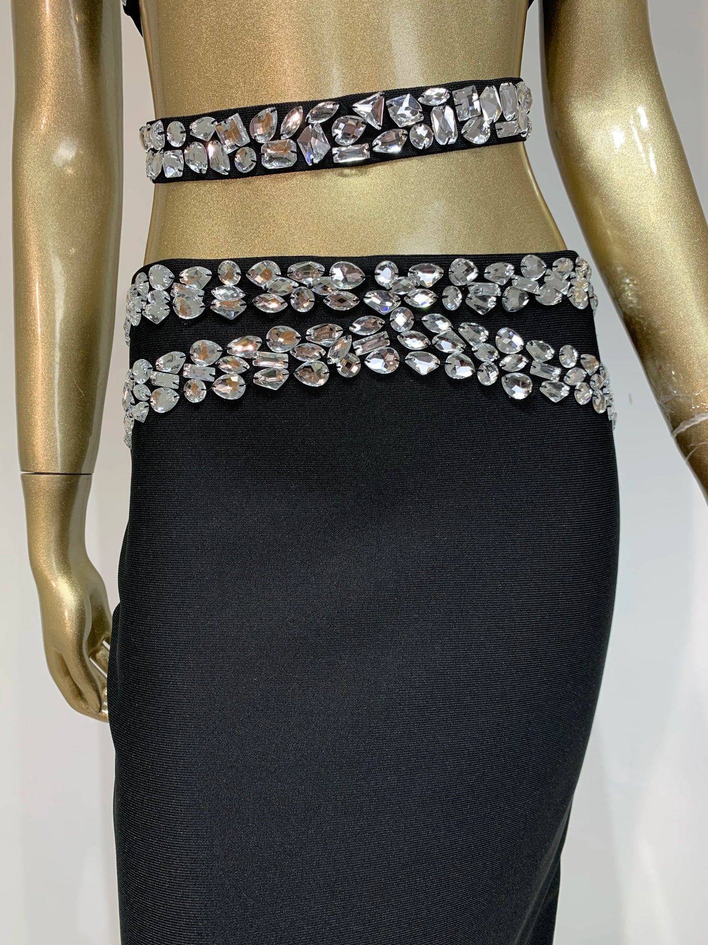 Set Elegante Nero – Top con Perline & Gonna Fasciante